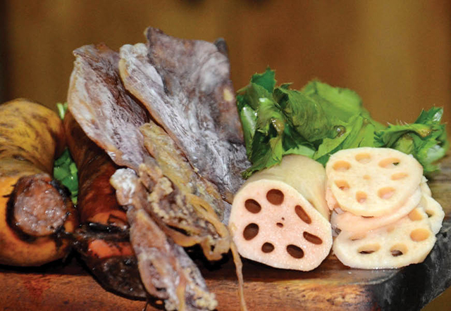 Lạ mà quen canh củ sen khô mực