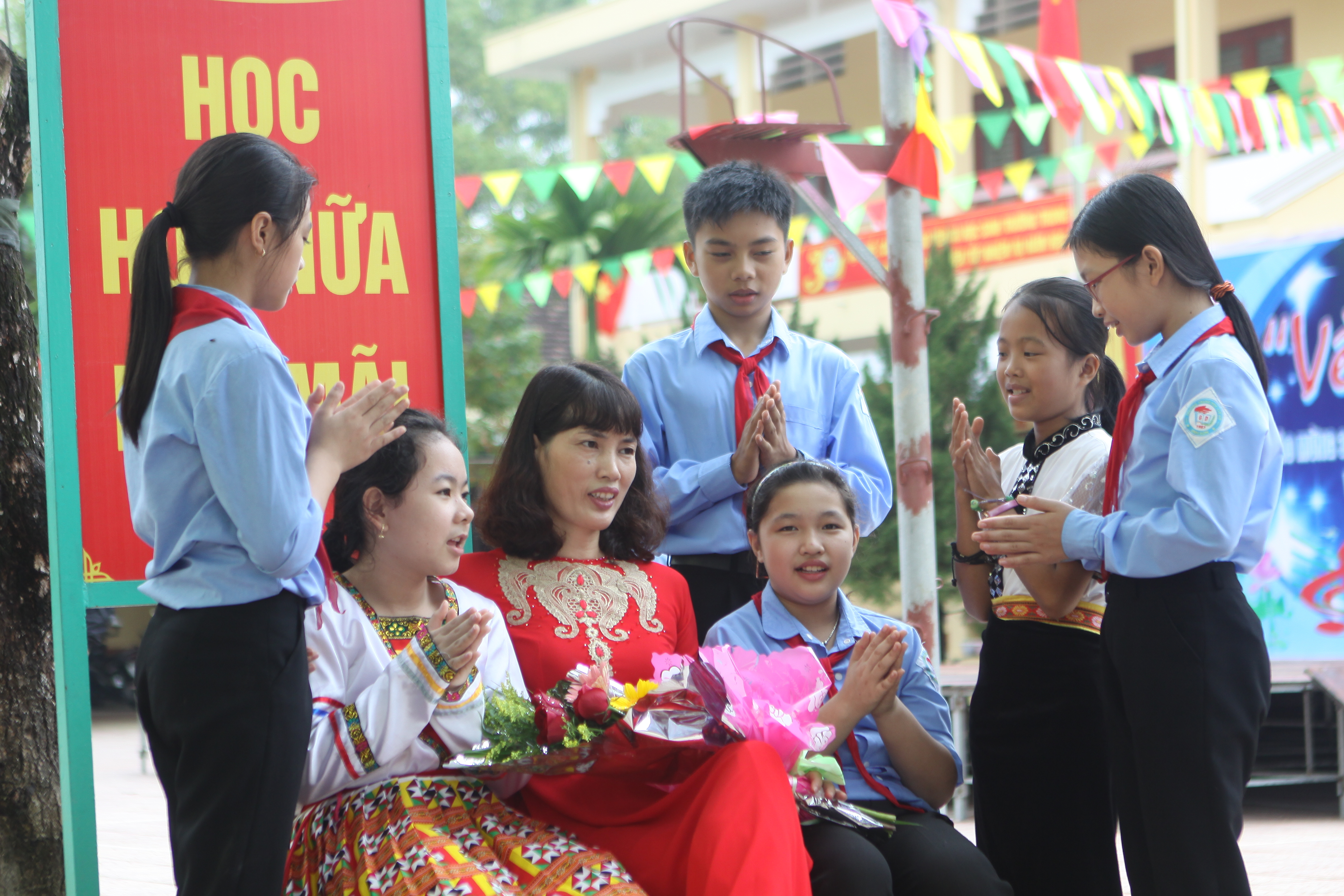 Quy định xử phạt với giáo viên đánh học sinh Gốc rễ vẫn là văn hóa ứng xử học đường