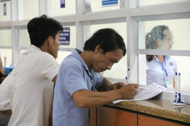 Tạo niềm tin cho bệnh nhân bảo hiểm y tế