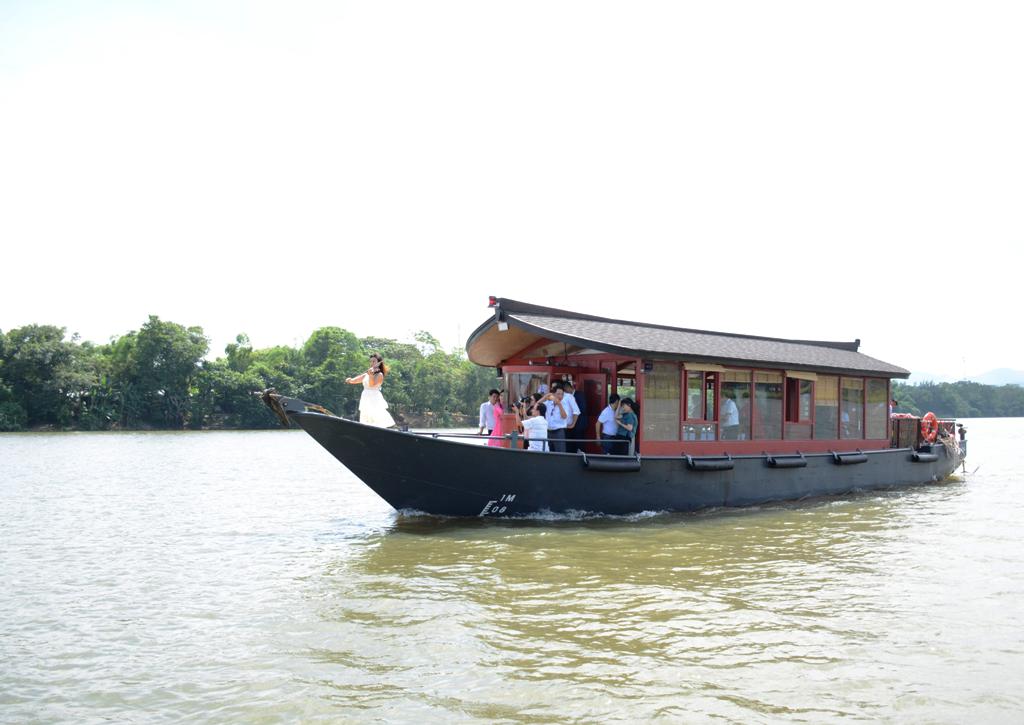 Nam Xuân – dòng thuyền du lịch cao cấp “góp mặt” trên sông Hương