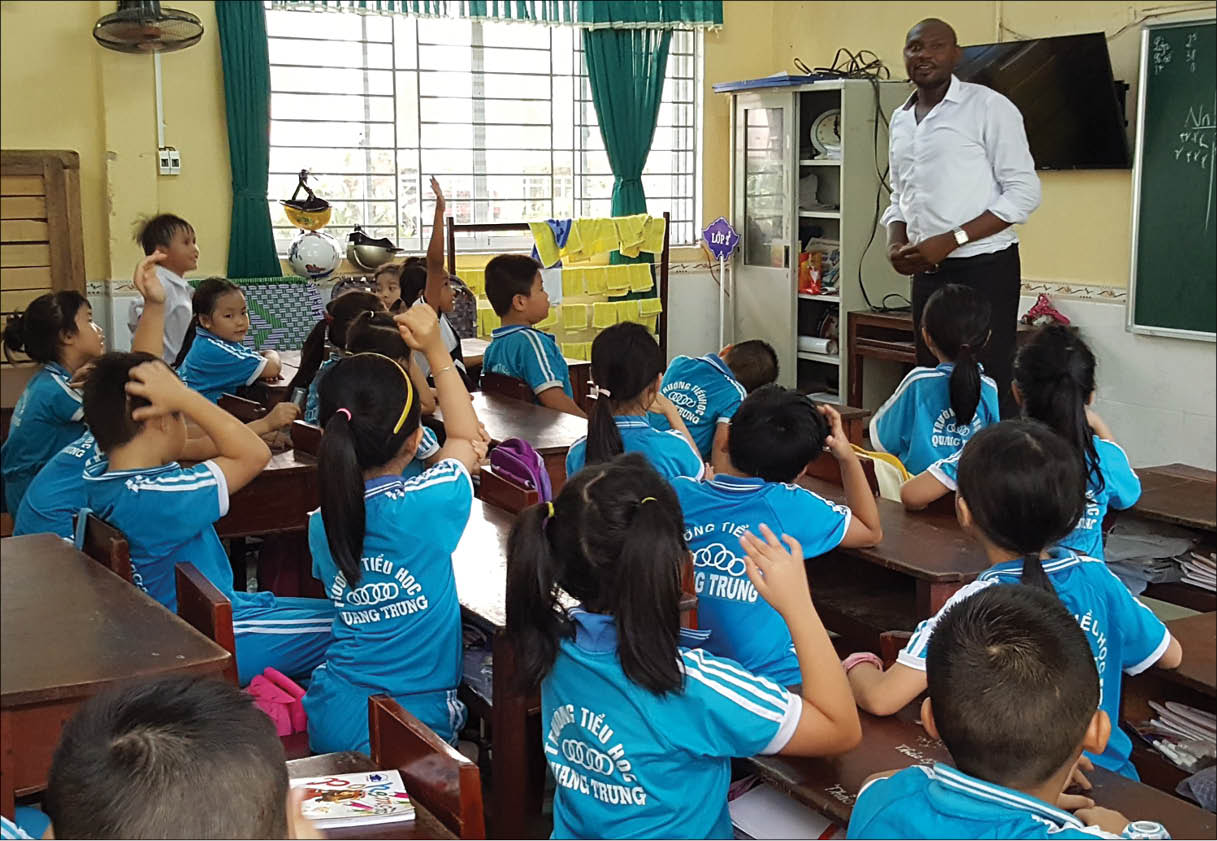 Không nên  việc thầy, thầy làm