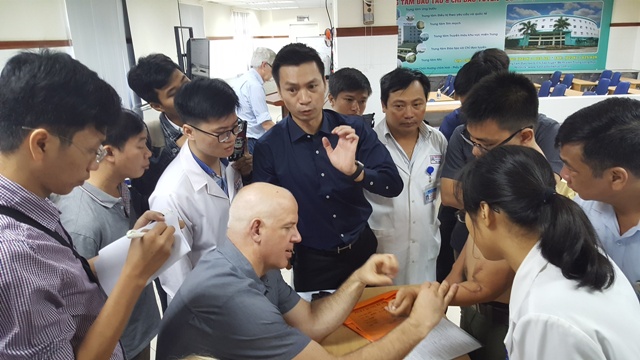 Chuyển giao kỹ thuật mới phẫu thuật dị tật bàn tay