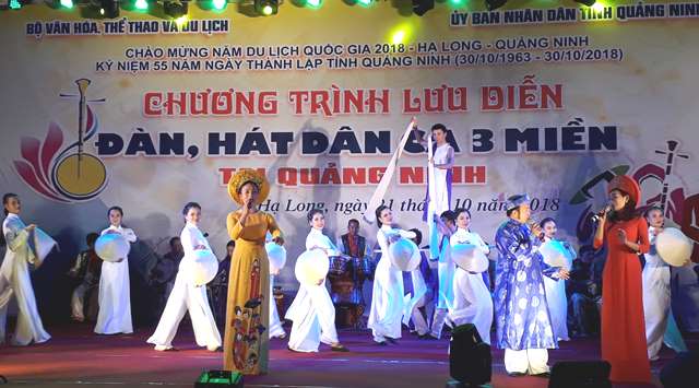 Giới thiệu dân ca Huế tại Hội diễn Đàn, hát dân ca 3 miền toàn quốc