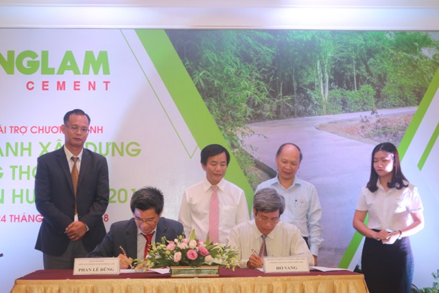 Hỗ trợ hơn 2 100 tấn xi măng cho chương trình nông thôn mới