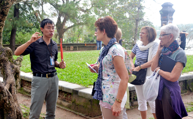 50 hướng dẫn viên được cập nhật kiến thức