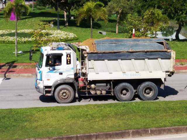 Kiểm soát xe tải, xe khách không tuyến vào thành phố