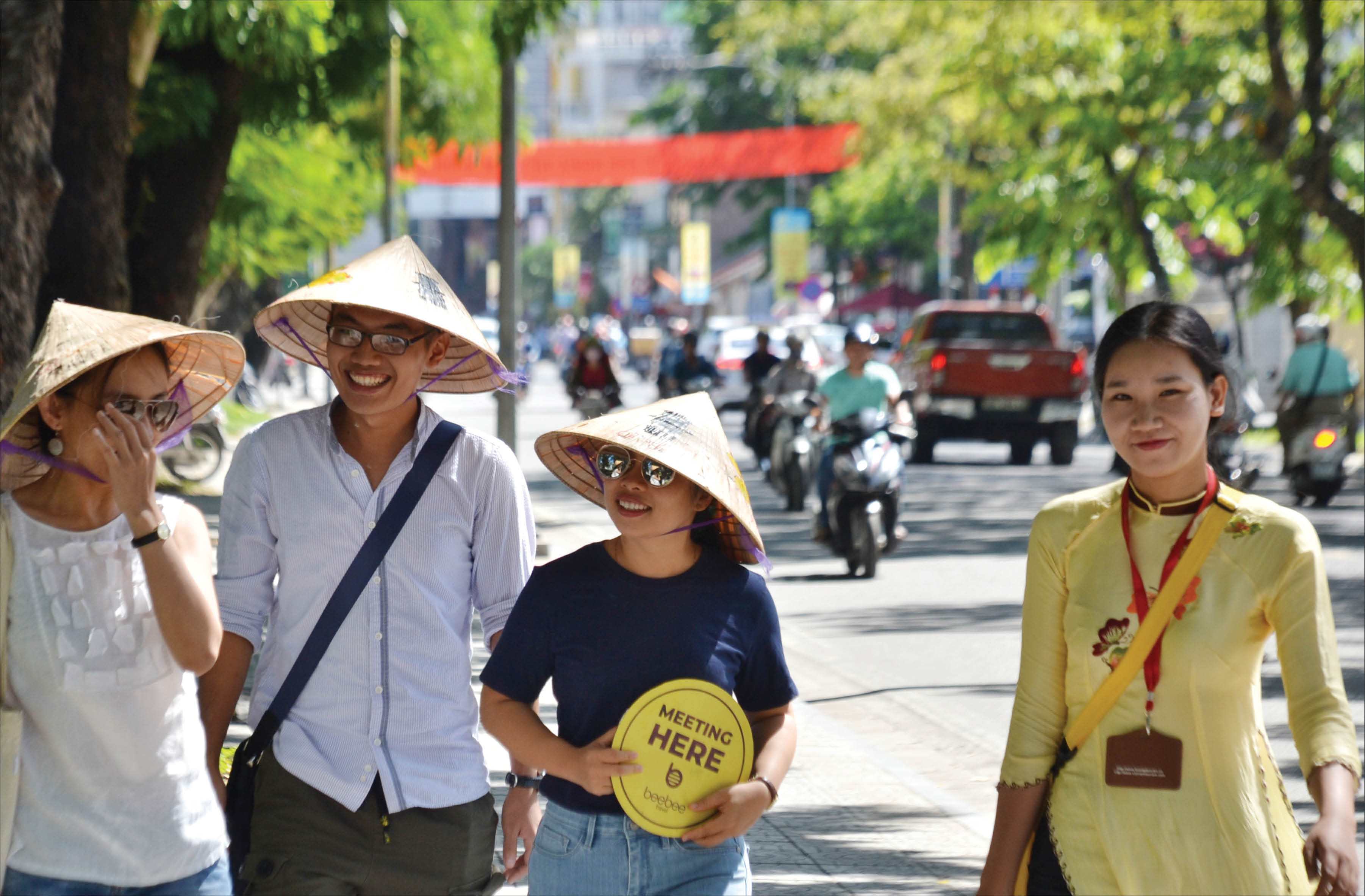 Bước chậm  lắng nghe