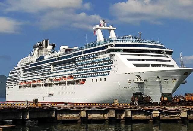 Cảng Chân Mây đón du thuyền Coral Princess