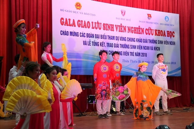 Nhiều hoạt động tại gala giao lưu sinh viên nghiên cứu khoa học