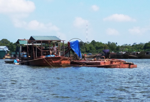 Phạt 3 công ty khai thác cát sỏi 2,4 tỷ đồng