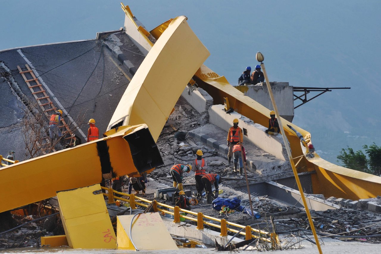 Indonesia Palu đối mặt với khủng hoảng y tế sau động đất, sóng thần