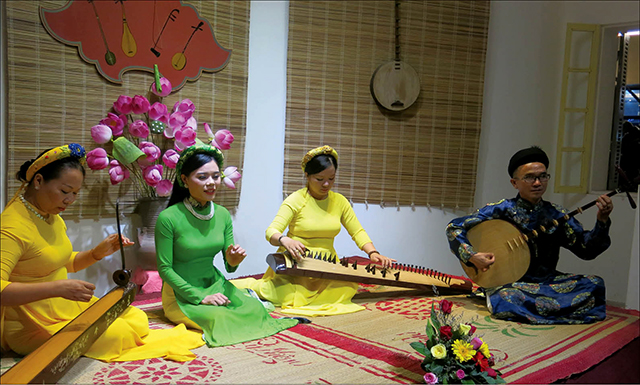 Hue city organizes many art performances to attract tourists