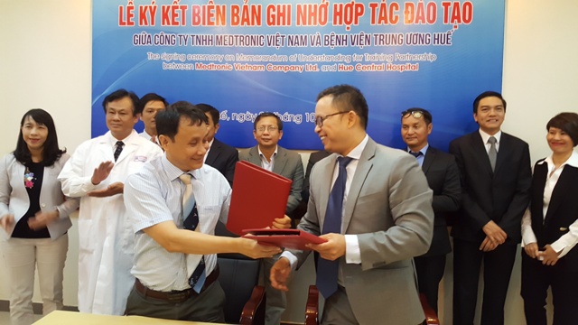 Ký kết biên bản hợp tác nâng cao chất lượng điều trị, chăm sóc sức khỏe cho người dân