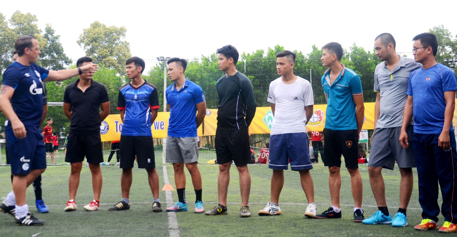 Chuyên gia bóng đá Đức, Áo đào tạo 40 HLV trẻ tại Huế