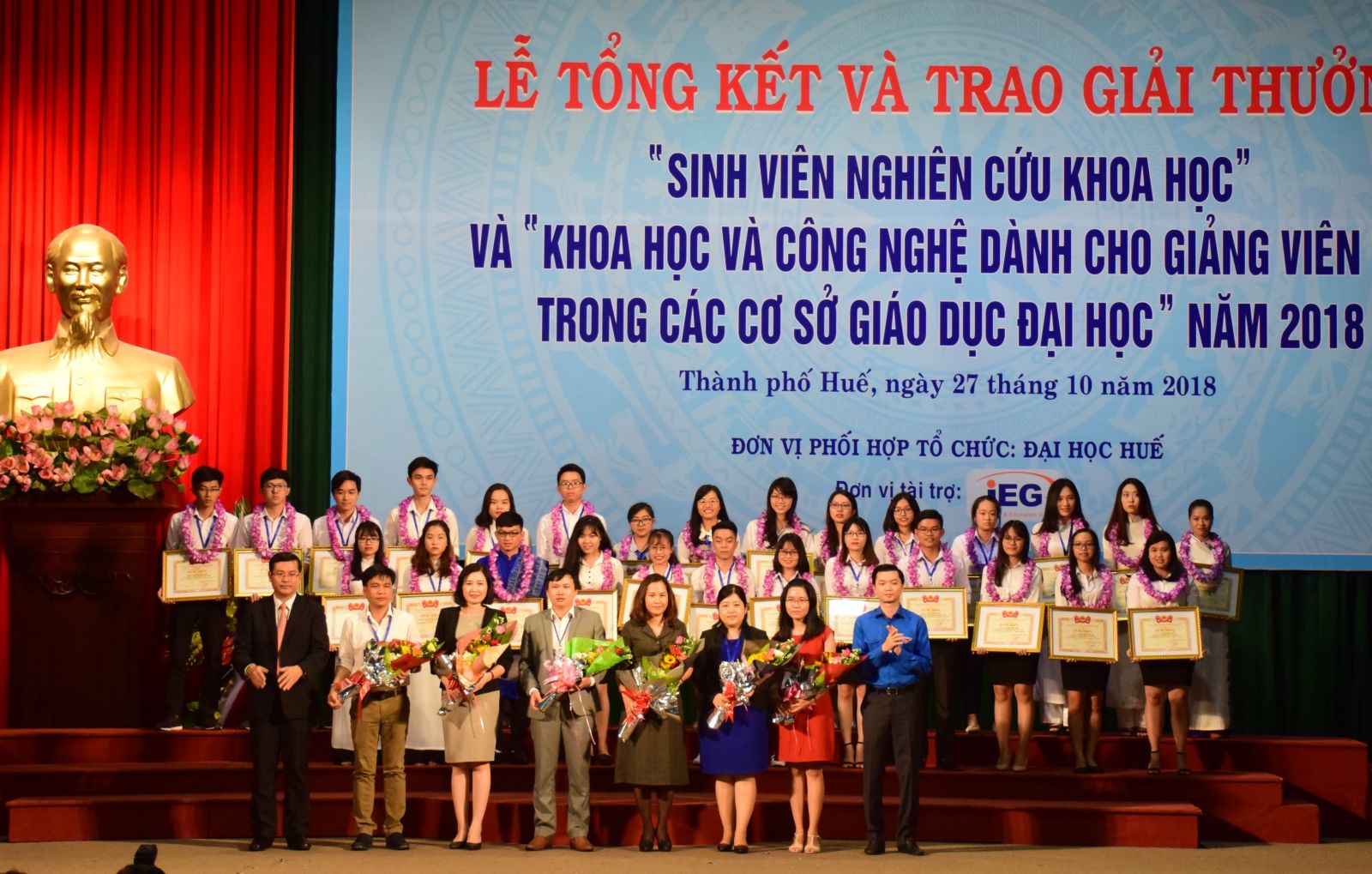 Hue University honors young scientists