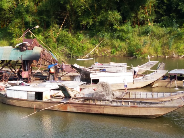 Đột nhập “công trường cát” trên thượng nguồn sông Hương