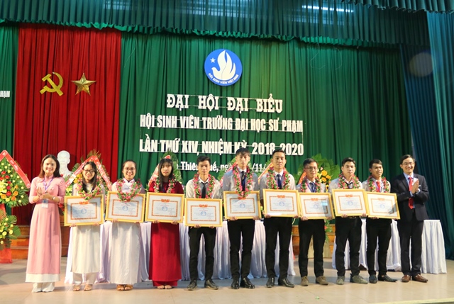 Phấn đấu 100 sinh viên tích cực thực hiện “Sinh viên Việt Nam sáng tạo và hội nhập”