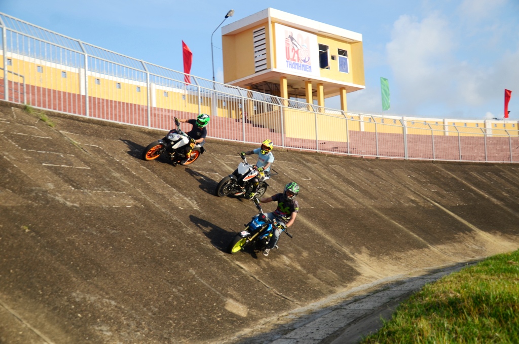 Tổng duyệt xe đạp, mô tô lòng chảo trên SVĐ Tự Do