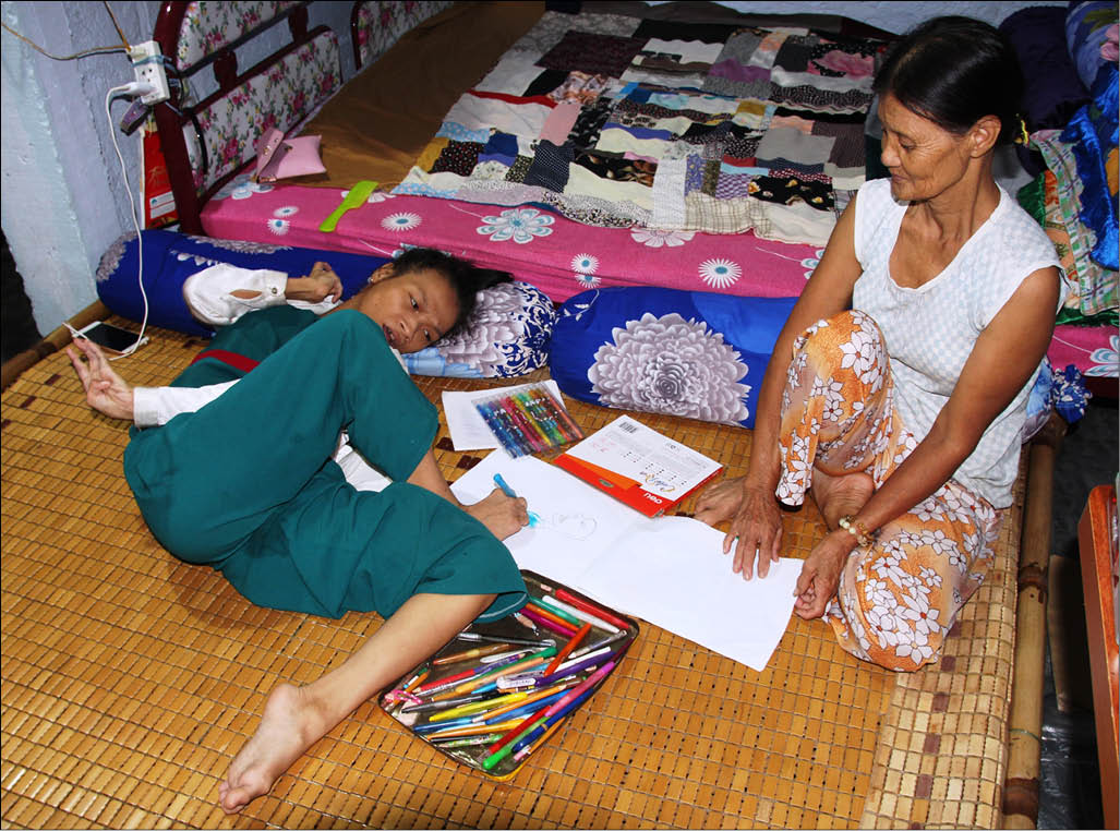Vẽ ước mơ từ đôi chân