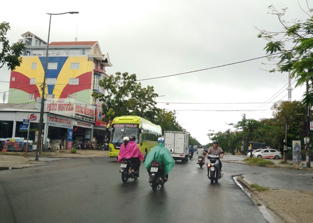 Thiếu vạch kẻ đường gây mất an toàn giao thông trên Quốc lộ 49