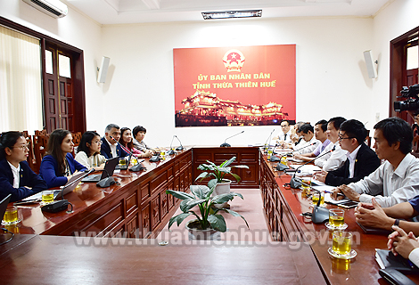 Deputy Chairman of Provincial People’s Committee Nguyen Dung works with Orbis International Organization in Vietnam