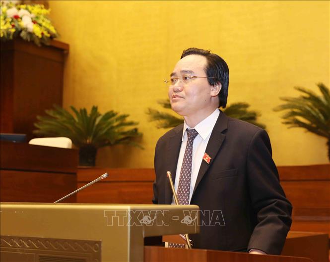 Sửa đổi toàn diện Luật Giáo dục, xây dựng bộ sách giáo khoa chuẩn cho cả nước