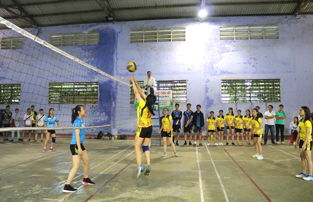 14 đội bóng tham gia giải bóng chuyền sinh viên Trường ĐH Nông lâm