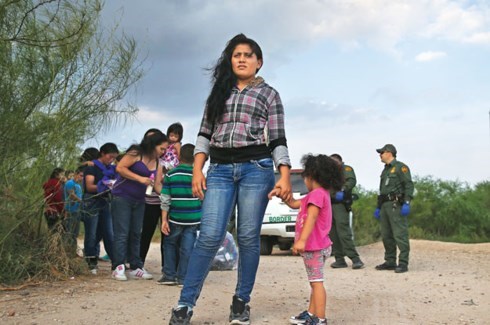 Thắt chặt nhập cư, người di cư vẫn đổ về bên giới Mỹ