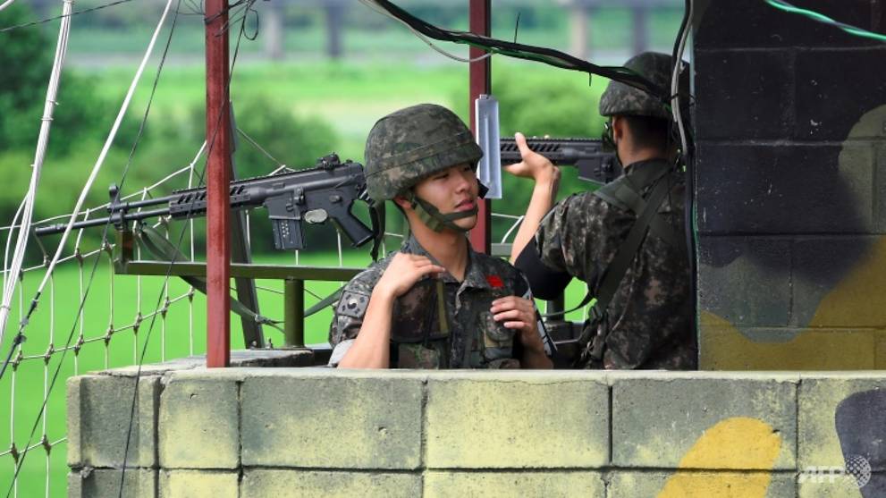 Hai miền Triều Tiên bắt đầu phá bỏ các trạm gác biên giới