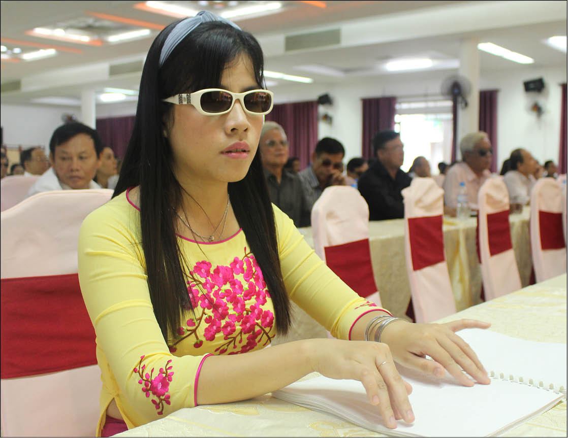 Giàu không nhờ đôi mắt