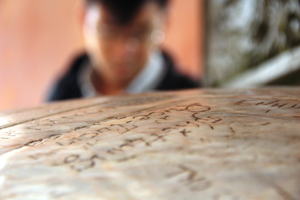 Cần xử phạt nghiêm khắc hành vi bôi bẩn di tích