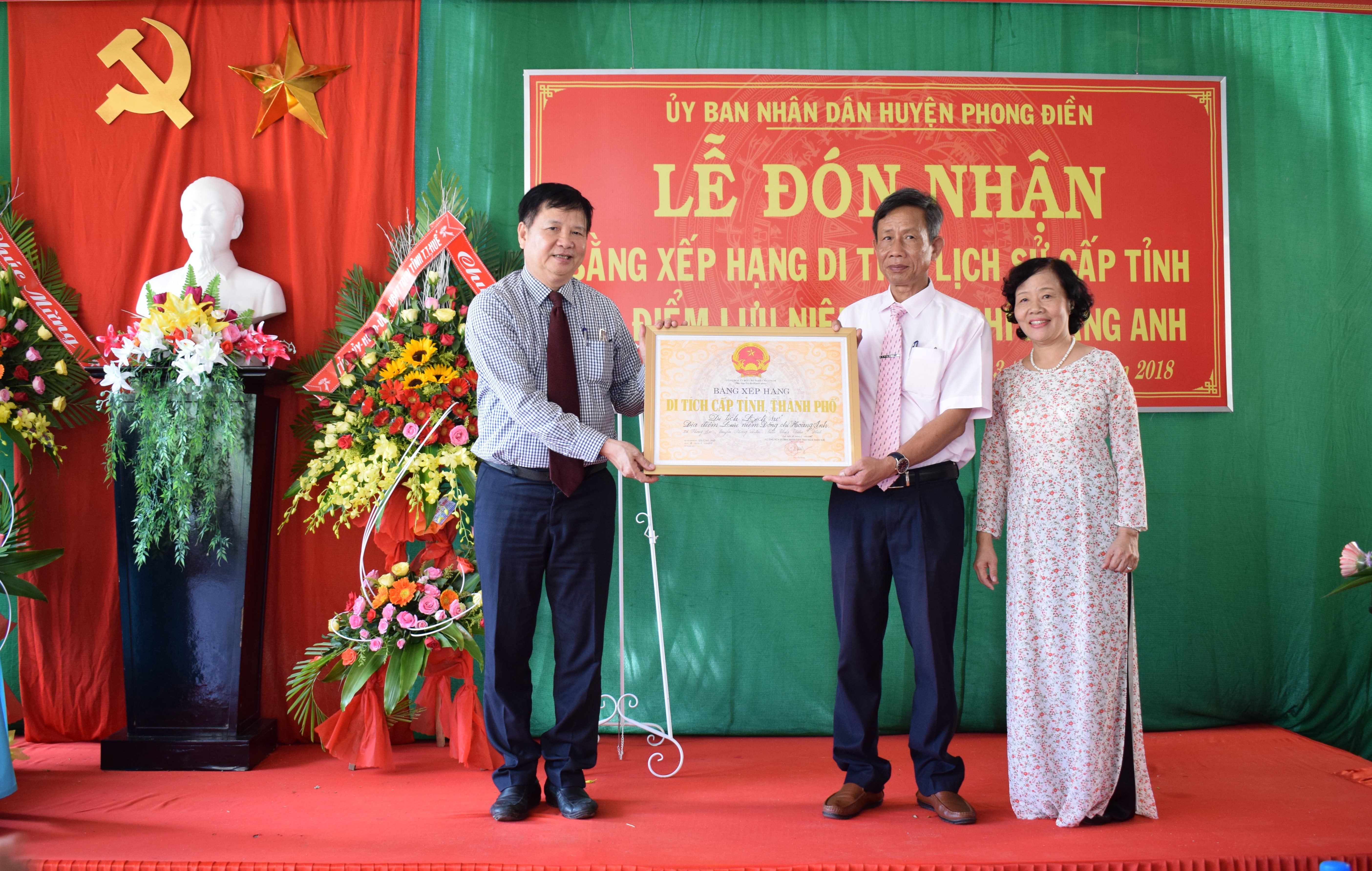 Đón nhận Bằng xếp hạng di tích lịch sử cấp tỉnh Nhà lưu niệm đồng chí Hoàng Anh