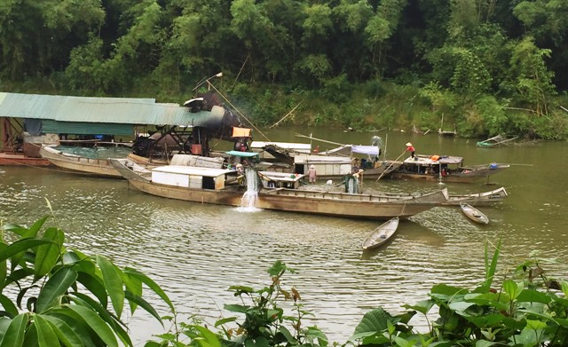 Vụ “đột nhập” công trường cát trên sông Hương Đề xuất UBND thị xã Hương Trà xử phạt
