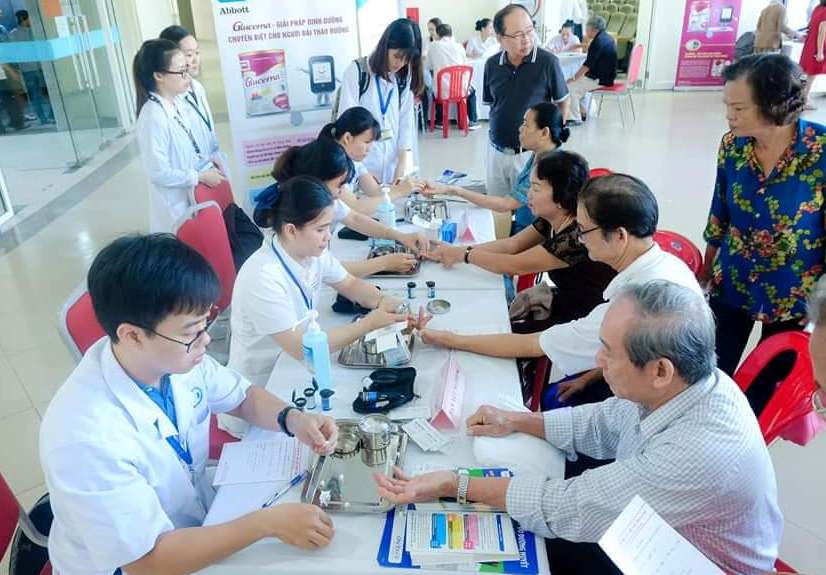 Hơn 300 trường hợp được khám, tư vấn miễn phí về bệnh đái tháo đường