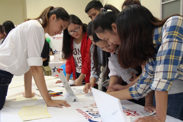 Hàng trăm học sinh, sinh viên tham gia ngày hội America Roadtrip