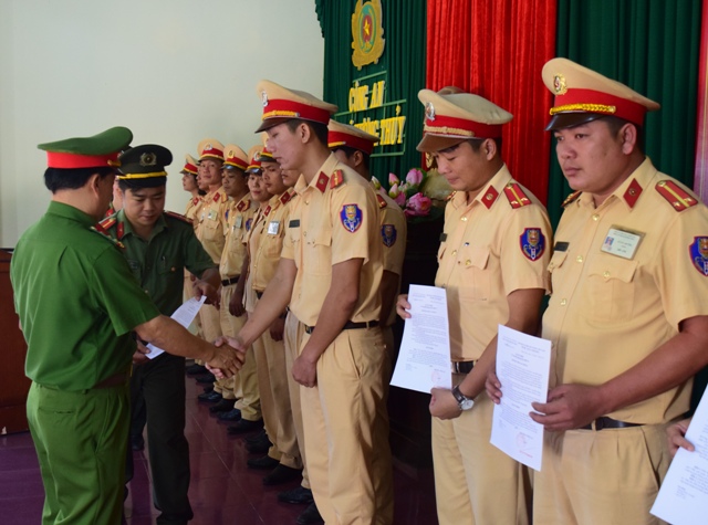 Công bố các quyết định của Giám đốc Công an tỉnh về công tác cán bộ