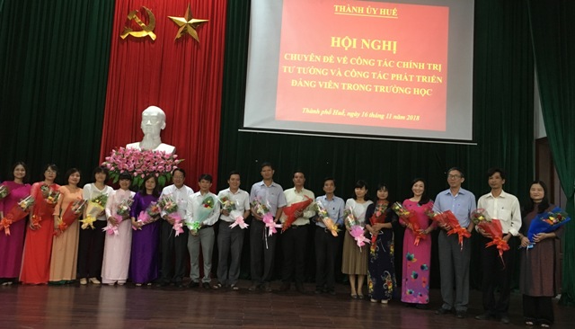 Kết nạp mới 419 đảng viên