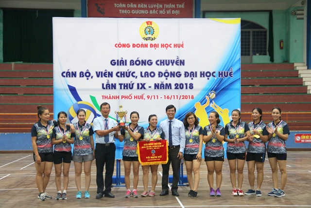 Khoa Giáo dục thể chất thắng lớn tại giải bóng chuyền cán bộ, viên chức, lao động Đại học Huế