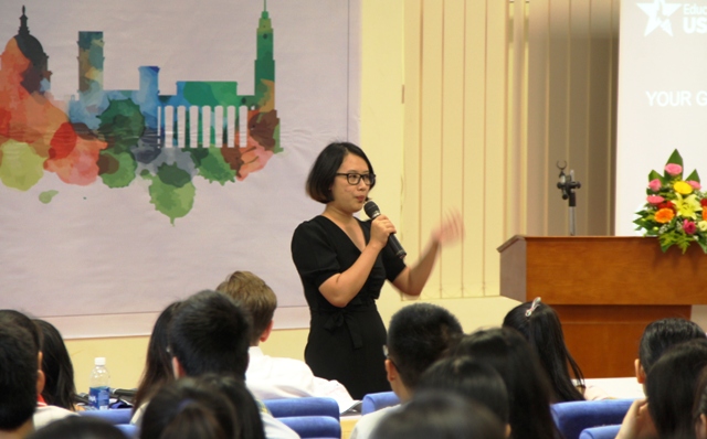 Hundreds of Hue pupils and students join the America Roadtrip festival