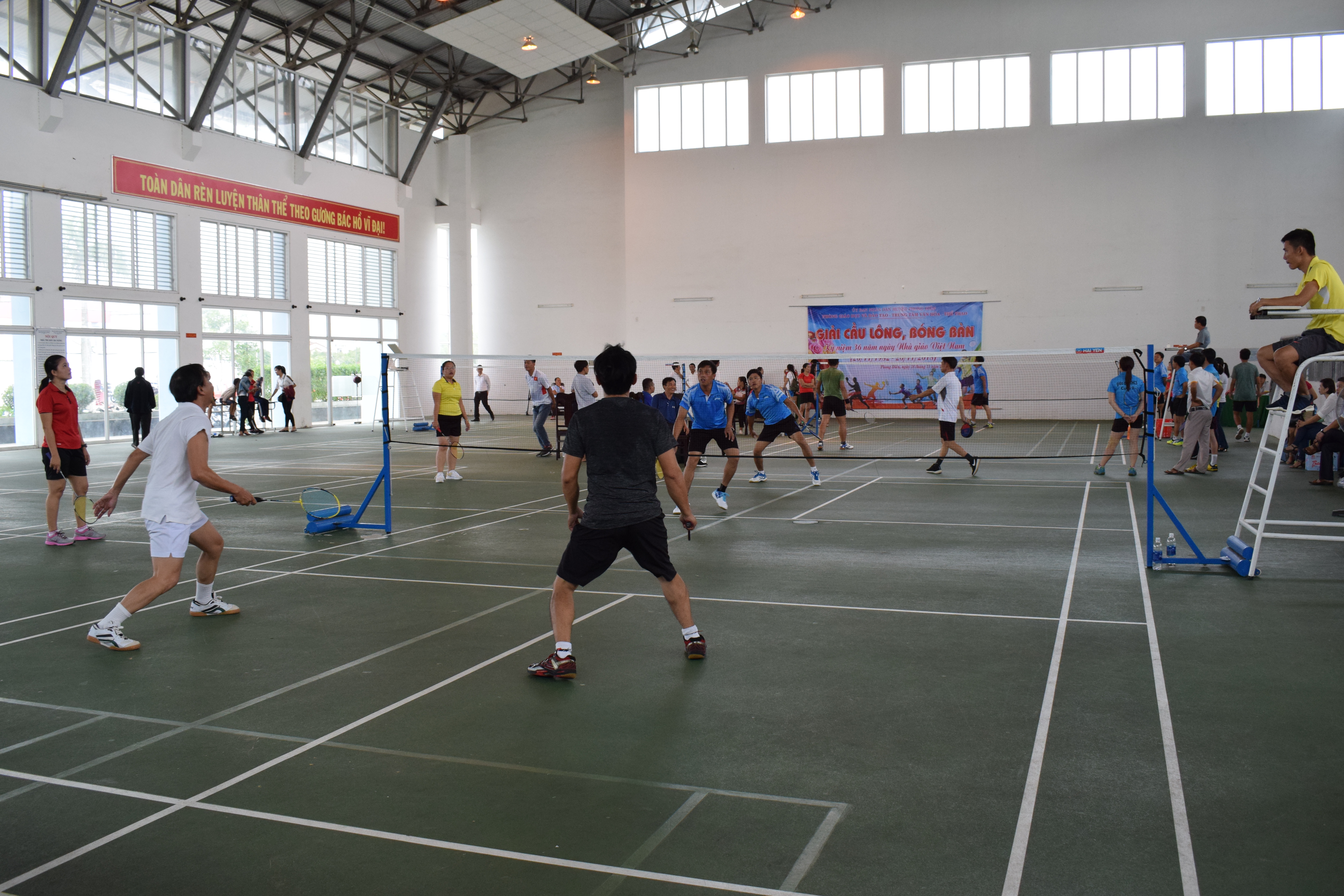 Giải thể thao chào mừng Ngày Nhà giáo Việt Nam 20 11