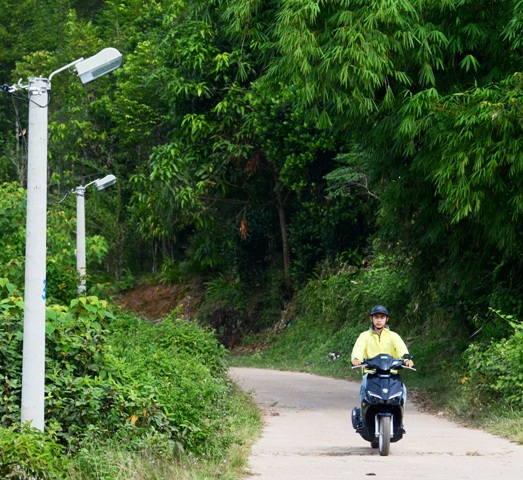 Châu Chữ khánh thành công trình điện chiếu sáng do 100 dân đóng góp