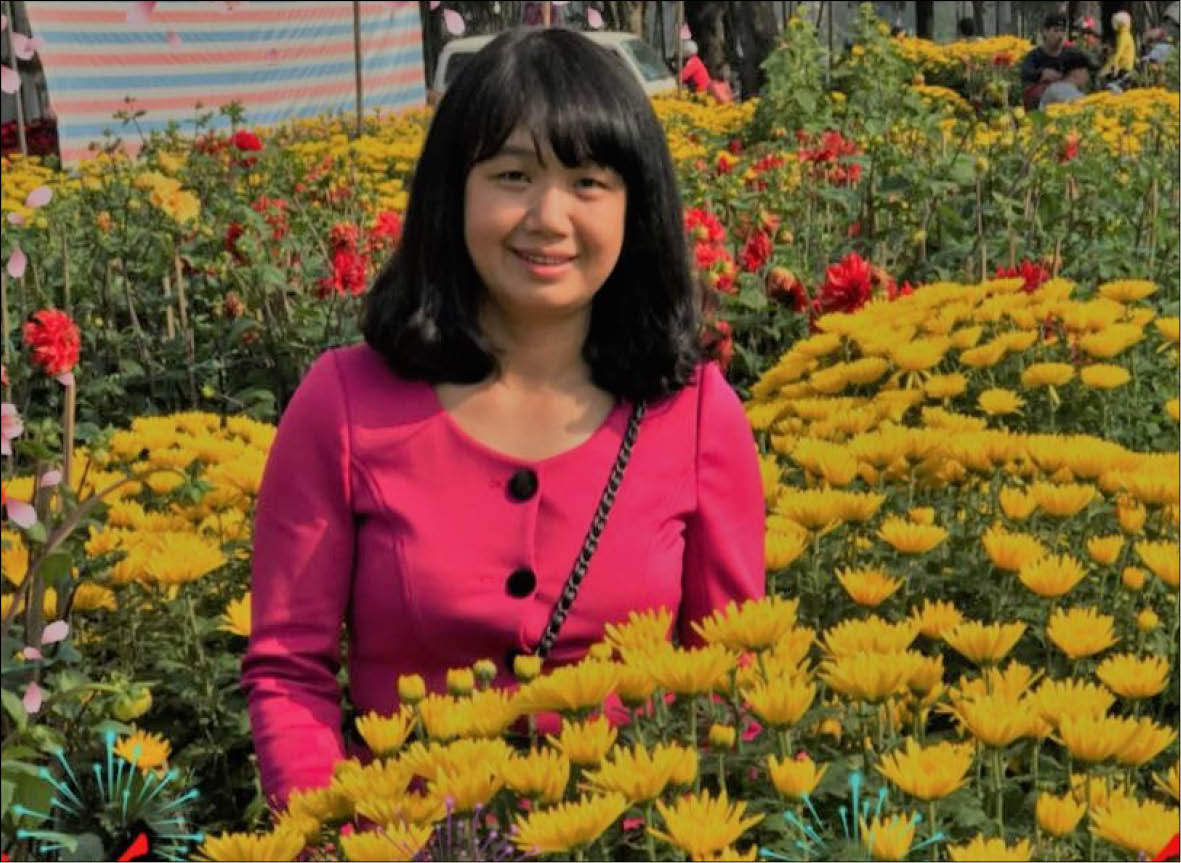 Cô giáo  không đứng trên bục giảng