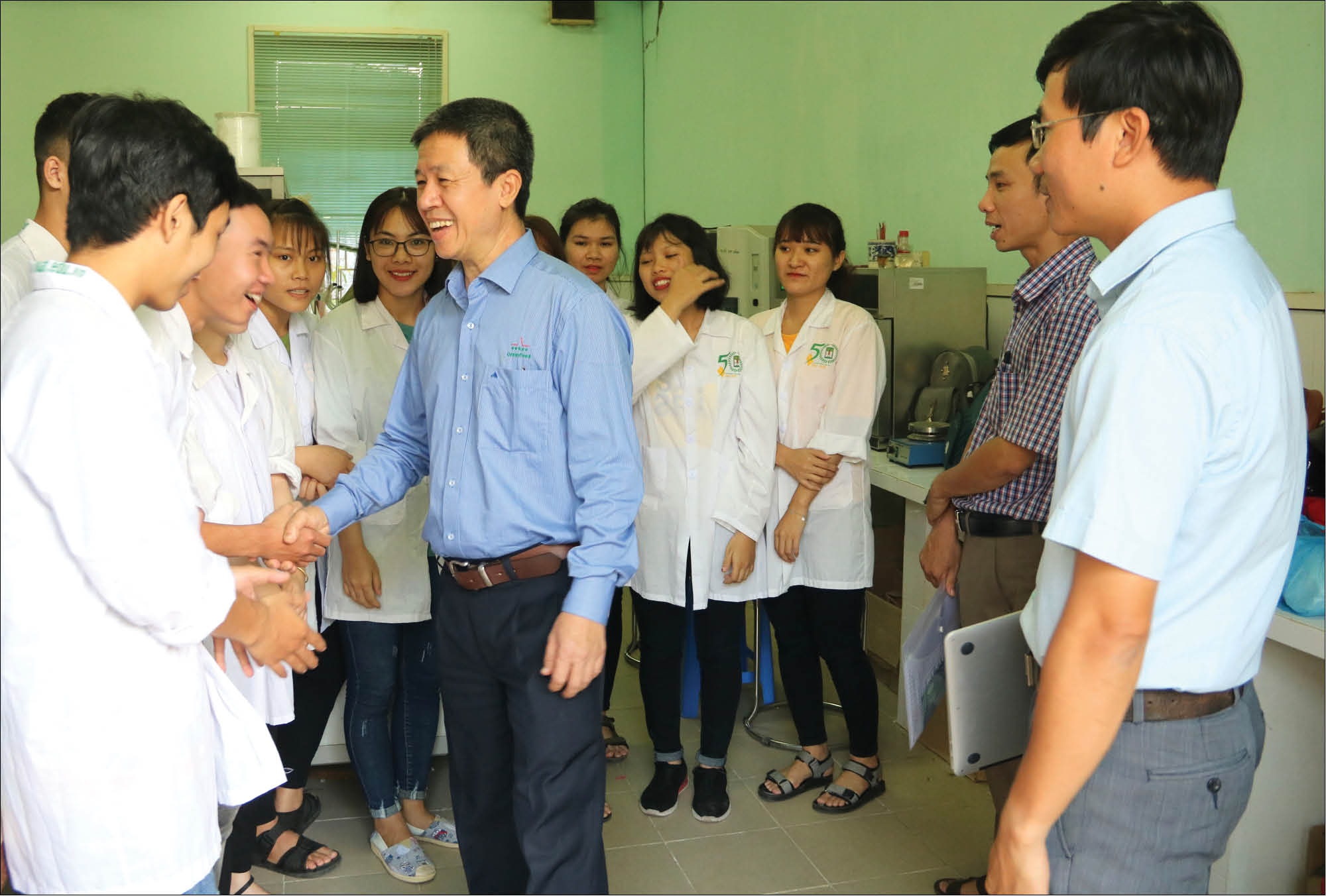 Những người thầy tìm học bổng cho trò