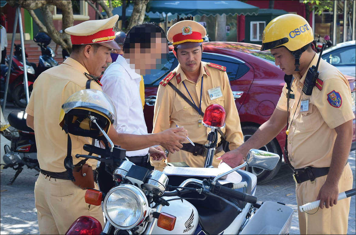 Vững mạnh trên các mặt trận