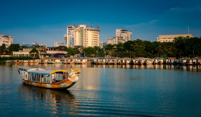 Upstream discovering the Huong River