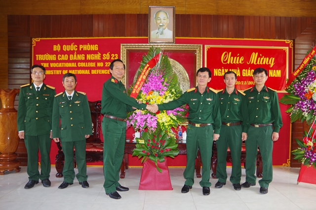 Bộ CHQS tỉnh thăm, chúc mừng ngày Nhà giáo Việt Nam