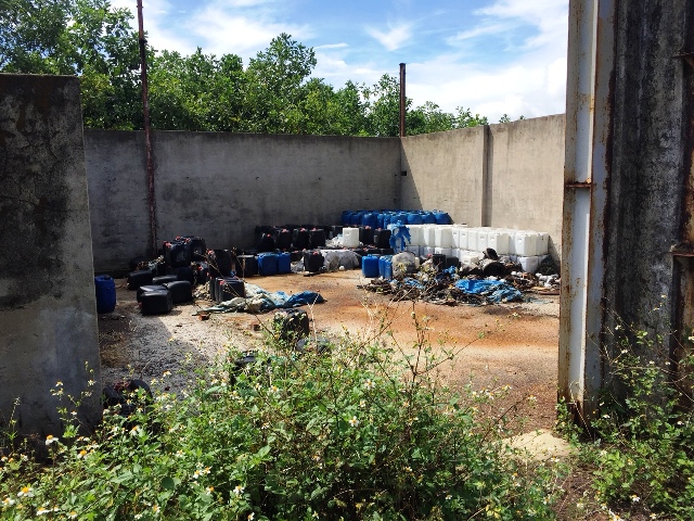 Công ty CP Vạn Phát bỏ lại kho hóa chất ở xã Phú Vinh