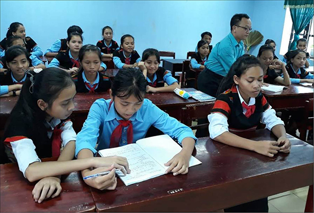 Học sinh Cơ Tu khát khao đến trường và học giỏi