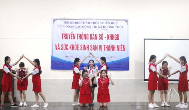 Truyền thông sức khỏe sinh sản vị thành niên cho học sinh Hương Thủy