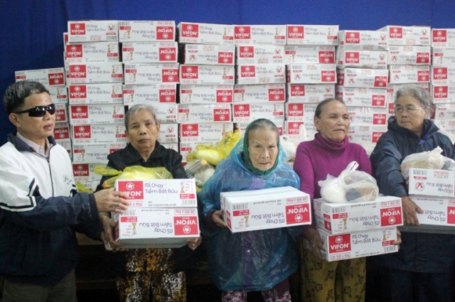 Hương Thủy Hỗ trợ 130 suất quà đến người mù, người tàn tật